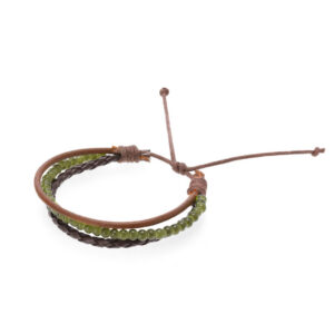 Dreifach-Lederarmband mit hellgrünen Glasperlen