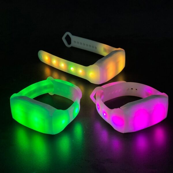 Bright Remote-Controlled LED Wristbands (11 LEDs) - Pilt 3