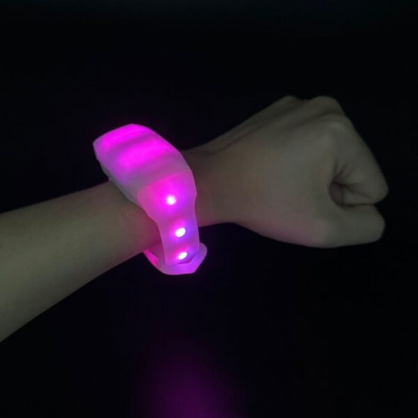 Bright Remote-Controlled LED Wristbands (11 LEDs) - Pilt 5