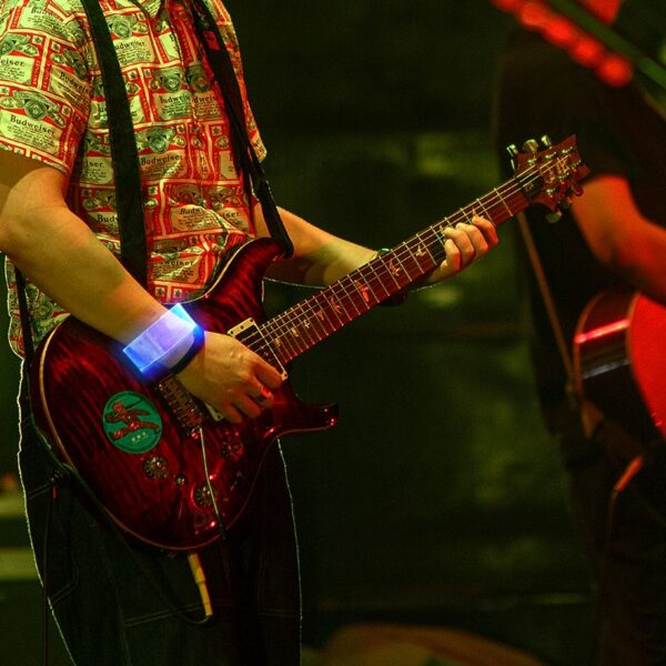 Custom Color LED Glow Wristbands - Pilt 4