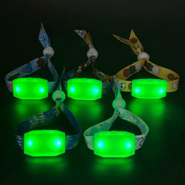 Remote-Controlled Fabric LED Wristbands - Bild 3