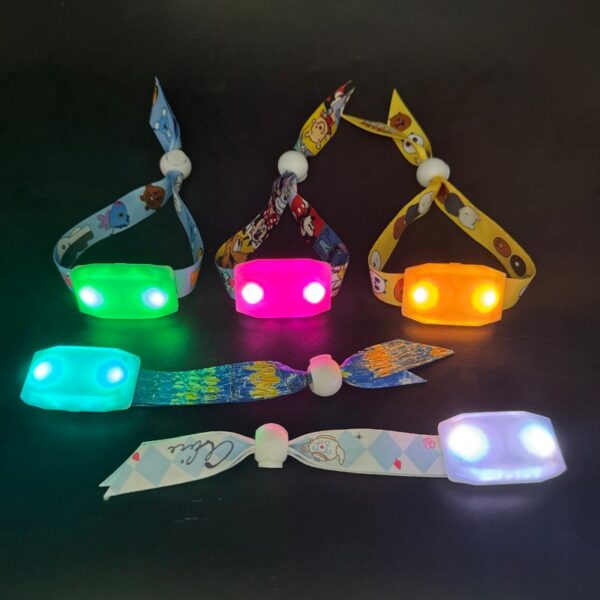 Remote-Controlled Fabric LED Wristbands - Bild 5