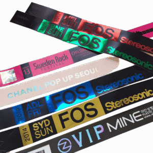 Individuell gestaltete Event-Armbänder mit Folien- und Hologramm-Effekt