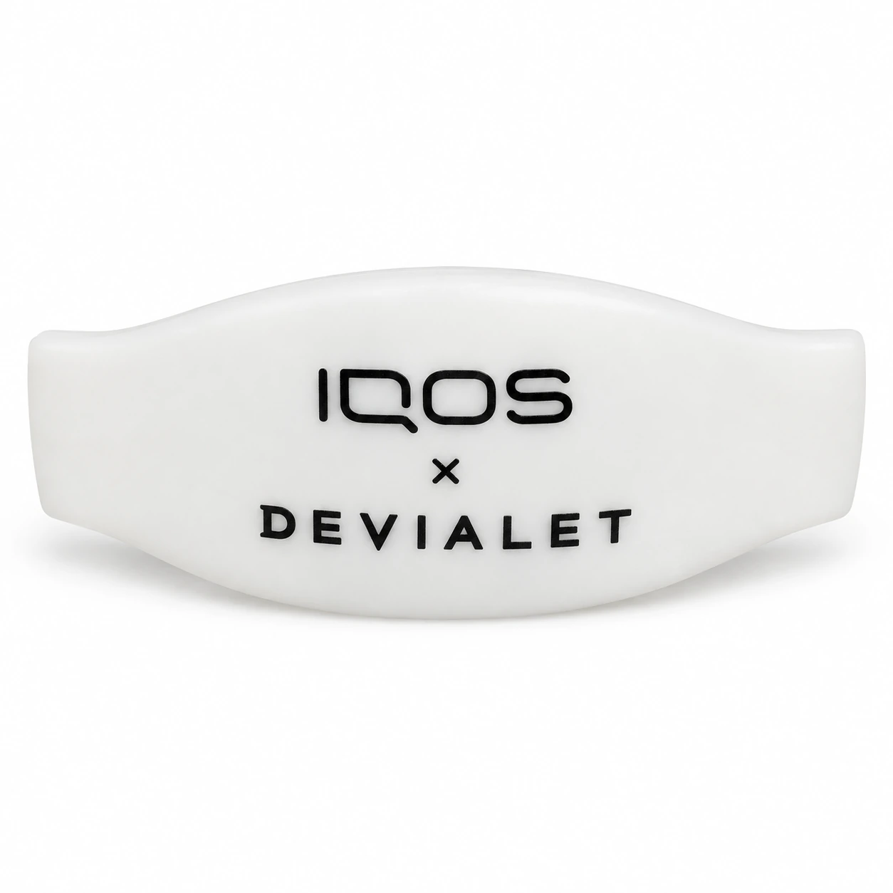 Must IQOS × Devialet logo piimvalgel LED randmepaela korpusel