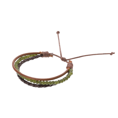 Nahkaranneke-lasihelmillä