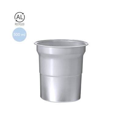tasse en métal_main
